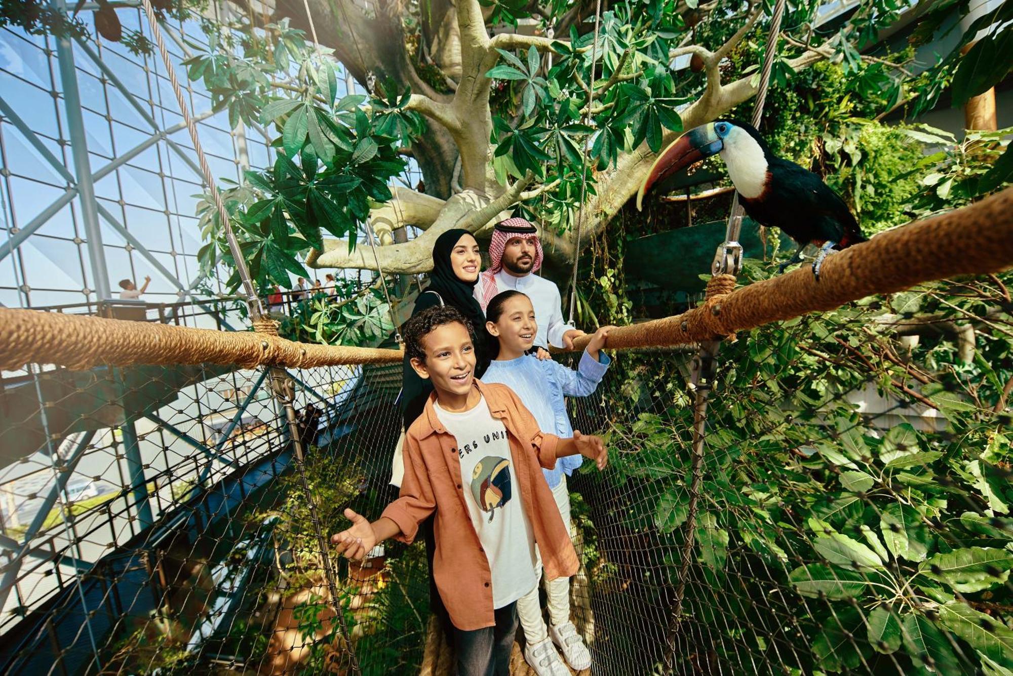 La Ville Hotel & Suites City Walk Dubai, Autograph Collection Bagian luar foto Family at Al-Shaqra National Park
