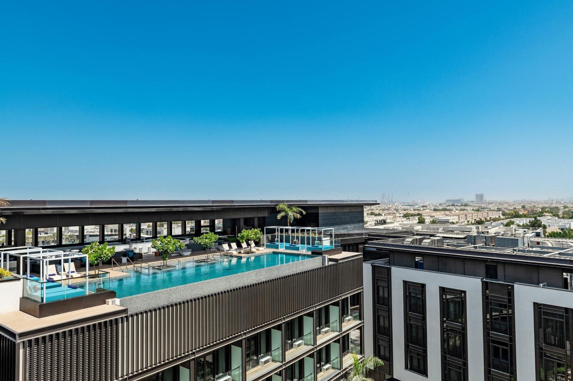 La Ville Hotel & Suites City Walk Dubai, Autograph Collection Bagian luar foto The rooftop pool at the hotel